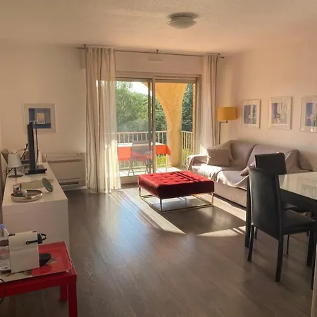 Apartment Charmant F2 Sur Les Golfs Saint-Raphael (Var)