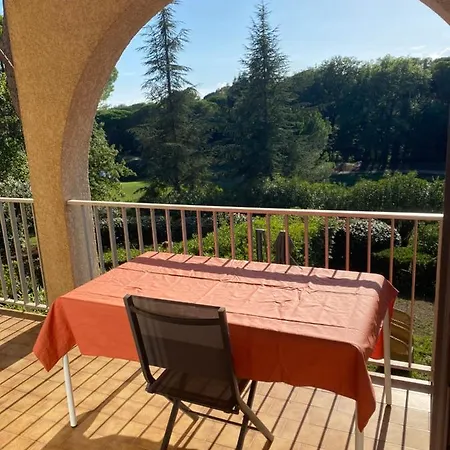 Charmant F2 Sur Les Golfs * Saint-Raphael (Var)